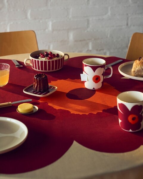 Marimekko Ubrus Unikko 140x140cm, vanilka-burgundy