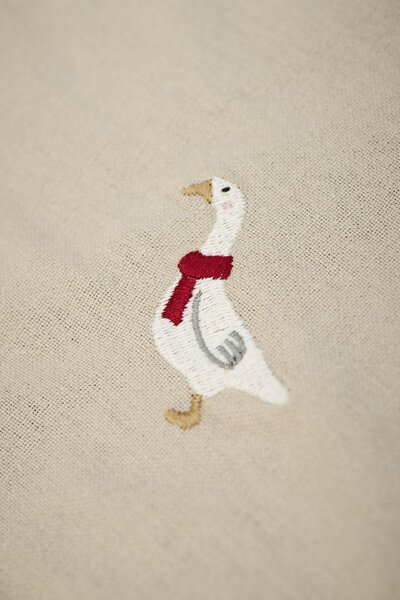Vyšívaný ubrousek Goose