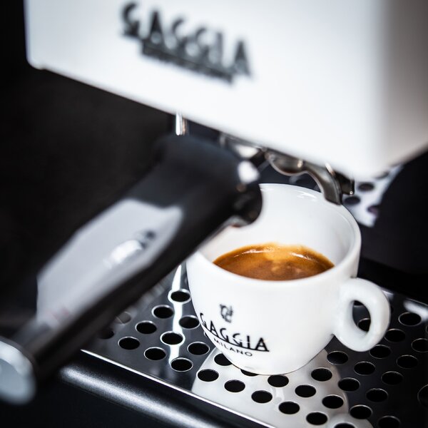 Gaggia Classic E24 bílá