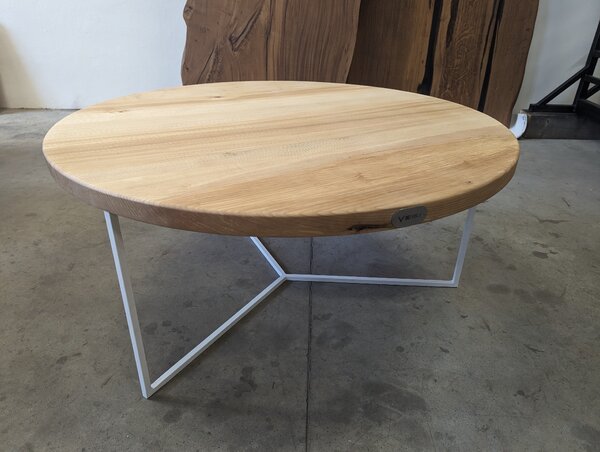 Konferenční stolek Bigger BRO s jasanovou deskou v průmyslovým designu
