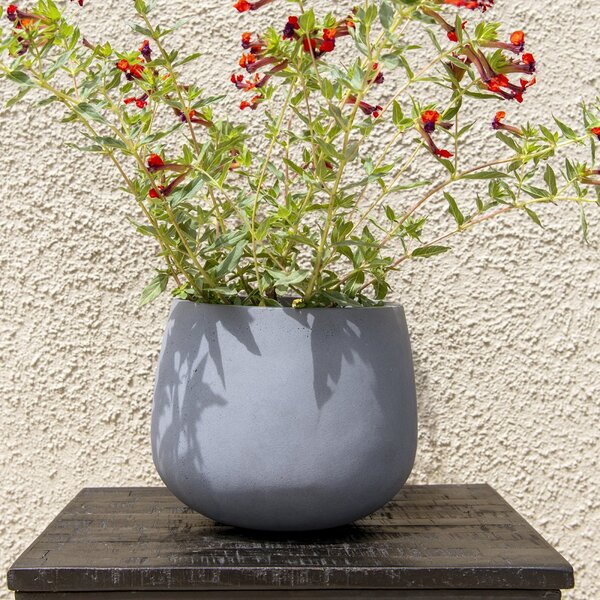 Květináč Orb šedý L, ⌀ 68,5 x v 57 cm, 12,2 kg, 170l