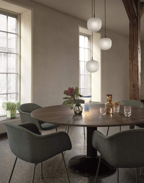 Muuto Závěsné svítidlo Rime Ø18, opal/black RIMPEN1801