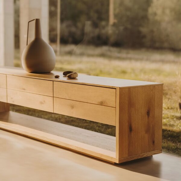 Dubový TV stolek Kave Home Alguema 200 x 40 cm