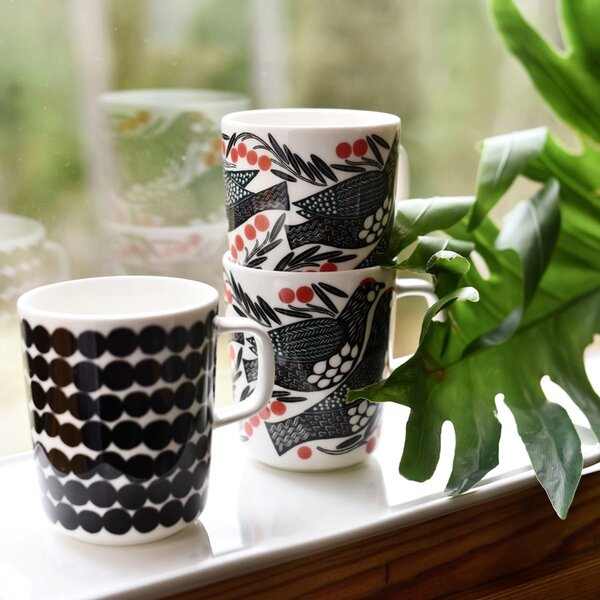Marimekko Hrnek Oiva Siirtolapuutarha 0,25l, černý