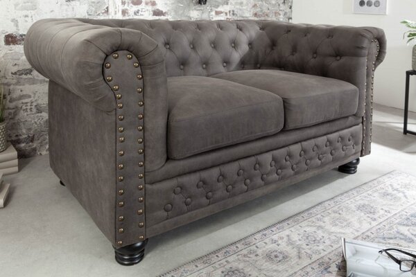 Pohovka CHESTERFIELD II 2M 150 CM vintage šedá taupe mikrovlákno Nábytek | Obývací pokoj | Sedací soupravy a pohovky | Pohovky | Pevné
