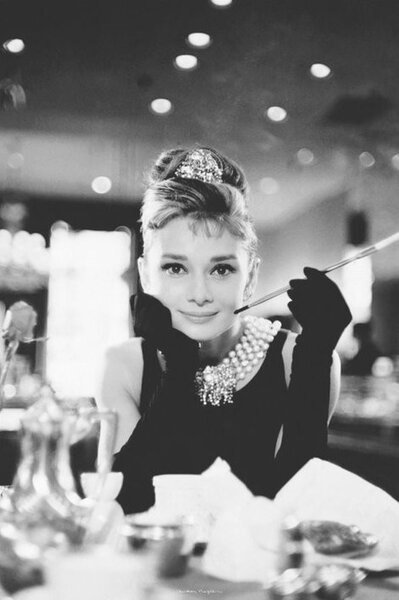 Plakát, Obraz - Audrey Hepburn - breakfast, (61 x 91.5 cm)