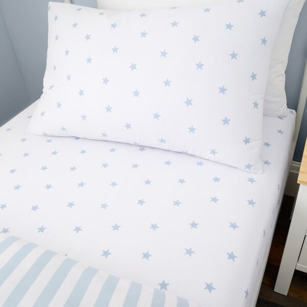 Bílé/modré napínací bavlněné dětské prostěradlo do postýlky 70x140 cm Mini Star & Stripes – Bianca