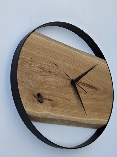 Dřevěné hodiny -50cm, přírodní dřevo - dub, černý kovový rám (50B4)