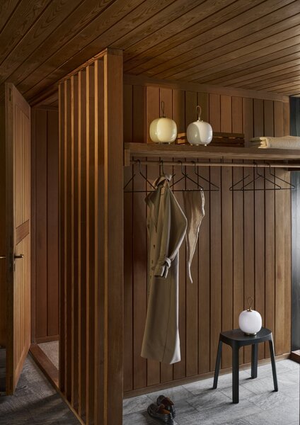 Přenosná stmívatelná lampa VL 45 Radiohus / Glossy White Opal Glass