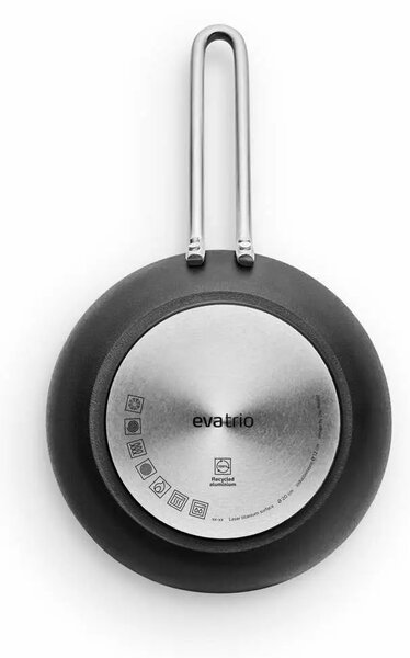 Eva Trio Laser Titanium Professional Pánev 20 cm, masivní tělo dno 10 mm, bez PFAS, titanový povrch, na indukci, do trouby do 300 °C, Eva Solo