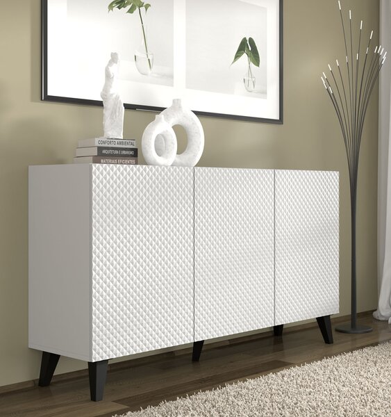 Komoda RAVENNA C 150 cm 3D BÍLÝ MAT / BÍLÝ LESK s černými nožičkami Americká frézovaná příborníková skříňka ve tvaru diamantu MDF 3 dveře vysoká skříňka otevřené police bufet s frézovanými čely diamantu