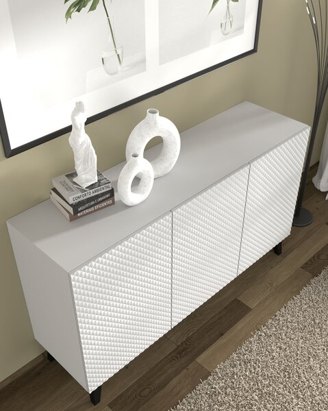 Komoda RAVENNA C 150 cm 3D BÍLÝ MAT / BÍLÝ LESK s černými nožičkami Americká frézovaná příborníková skříňka ve tvaru diamantu MDF 3 dveře vysoká skříňka otevřené police bufet s frézovanými čely diamantu