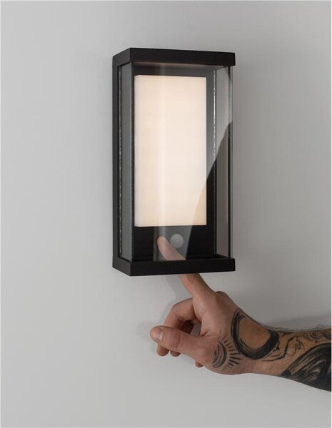Nova Luce Venkovní nástěnné svítidlo BAY, LED 1.5W 3000K 3.7V, IP65 solární / vypínač na těle / pohybové čidlo
