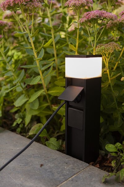 Lutec 7202201012 Mains Smart LED Zahradní zásuvkový sloupek | Teplá bílá | 11W | Černá | zásuvka schuko