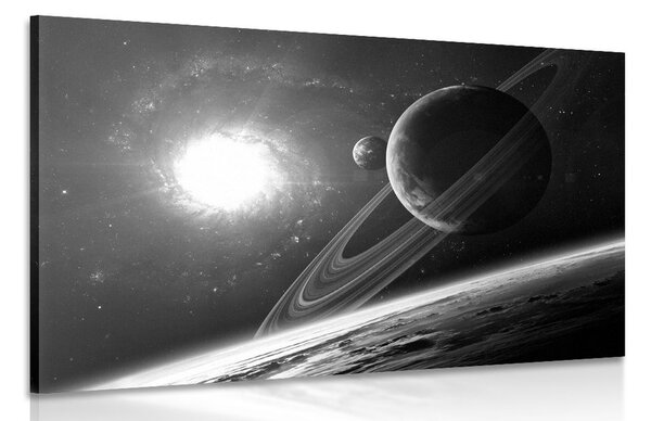 Obraz planeta ve vesmíru v černobílém provedení