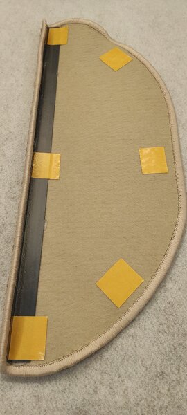 Kobercový ráj Kobercový nášlap na schody FLORYDA 05 světle hnědý Rozměr: 65 cm x 24 cm + 3 cm (zahnutí)