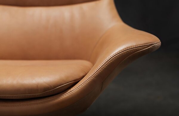Koňakově hnědé kožené lounge křeslo FLEXLUX STILO