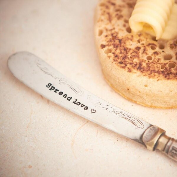 Postříbřený nožík na máslo Spread Love