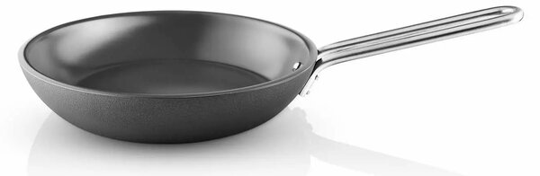 Eva Trio Laser Titanium Professional Pánev 24 cm, masivní tělo dno až 10 mm, bez PFAS, titanový povrch, na indukci, do trouby do 300 °C, Eva Solo 304…