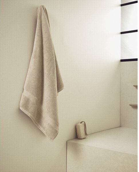Béžová froté bavlněná osuška 70x140 cm Olvira – Kave Home