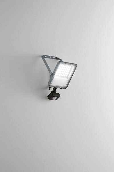 FAN LED-ESUS-S30 LED reflektor ESUS 30 W, CCT, stříbrný, IP54, s čidlem - FANEUROPE