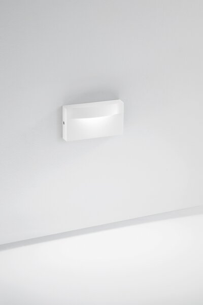FAN LED-MOBULA-AP-BCO Nástěnné LED svítidlo Mobula (bílé) 8 W, 1100 lm, 3000 K, IP65, 137 x 40 x 75 mm - FANEUROPE