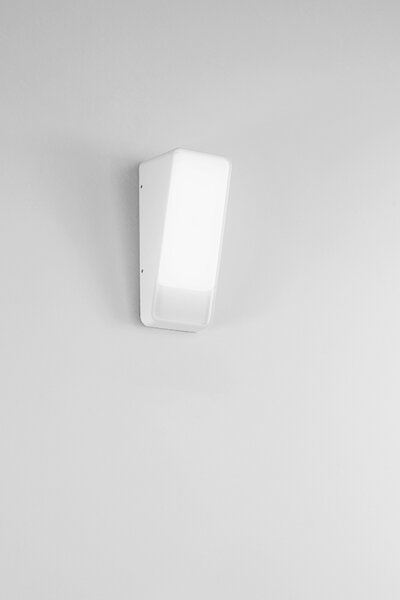 FAN LED-W-COUPE-BCO Nástěnné LED svítidlo Coupe (bílé, hliník) 14 W, 1950 lm, 3000 K, IP65, 8,3 x 8,7 x 20,9 cm - FANEUROPE