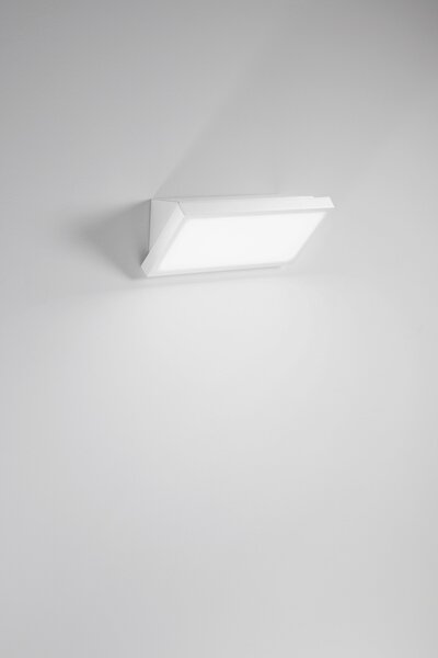 FAN LED-W-RIM-BCO Nástěnné LED svítidlo Rim (bílé) 20 W, 2500 lm, 4000 K, IP54, 26 x 8,7 x 13,2 cm - FANEUROPE