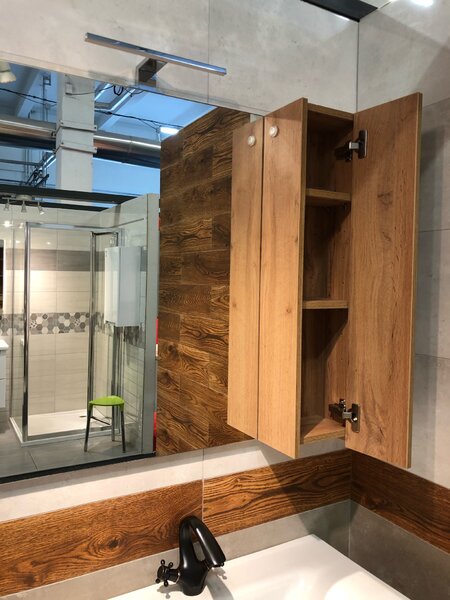 Lavedo Bronx Wotan Oak 80 – závěsná koupelnová galerka se zrcadlem a LED osvětlením | Lavedo by Aplomo