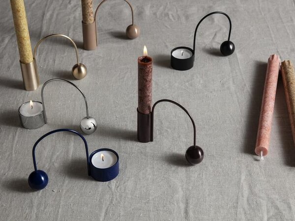 Kovový svícen Brass Balance Candle Holder