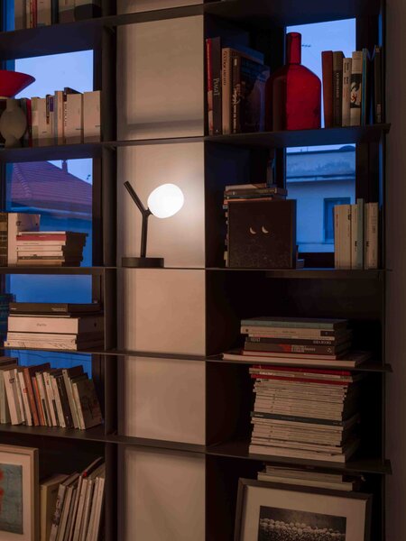 Brokis Designová stolní lampa Ivy table PC1131, 2xG4 Povrch Montury: kov - bílý matovaný komaxit se strukturou, Barva skla: Šedá kouřová - transparentní sklo