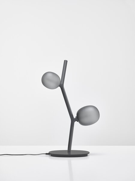 Brokis Designová stolní lampa Ivy table PC1131, 2xG4 Povrch Montury: kov - bílý matovaný komaxit se strukturou, Barva skla: Šedá kouřová - transparentní sklo
