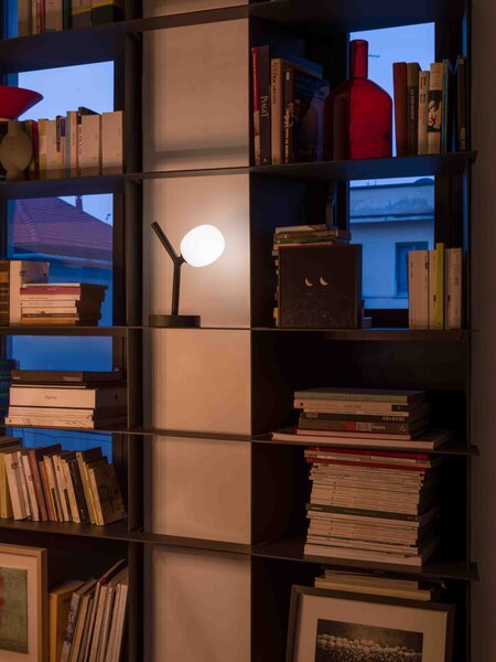 Brokis Designová stolní lampa Ivy table PC1131, 2xG4 Povrch Montury: kov - bílý matovaný komaxit se strukturou, Barva skla: Šedá kouřová - transparentní sklo