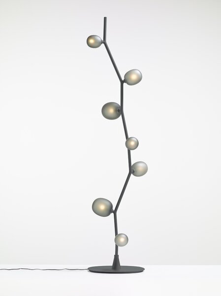 Brokis Designová stojací lampa Ivy table PC1132, 7xG4 Povrch Montury: kov - bílý matovaný komaxit se strukturou, Barva skla: Šedá kouřová - transparentní sklo