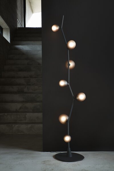Brokis Designová stojací lampa Ivy table PC1132, 7xG4 Povrch Montury: kov - bílý matovaný komaxit se strukturou, Barva skla: Šedá kouřová - transparentní sklo