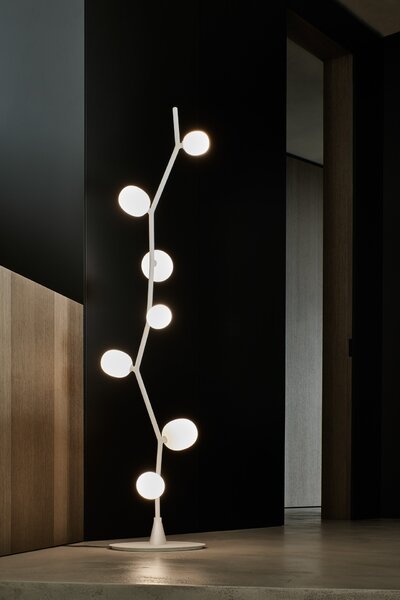 Brokis Designová stojací lampa Ivy table PC1132, 7xG4 Povrch Montury: kov - bílý matovaný komaxit se strukturou, Barva skla: Šedá kouřová - transparentní sklo