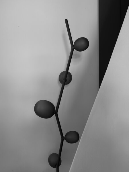 Brokis Designová stojací lampa Ivy table PC1132, 7xG4 Povrch Montury: kov - bílý matovaný komaxit se strukturou, Barva skla: Šedá kouřová - transparentní sklo