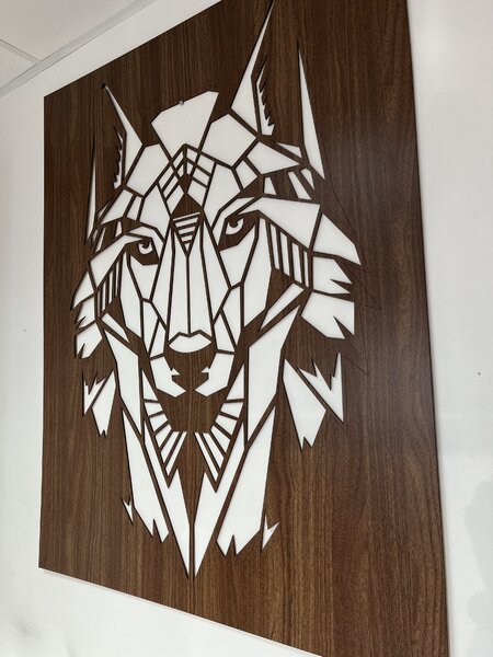 Dřevěný obraz vlka GEOMETRY | Rozměry (cm): 20x28 | Zvolte barvu dekoru: Ořech