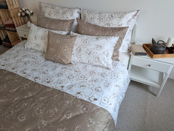 Nelly Bavlněný povlak na přikrývku - PRÉMIUM cappuccino květ / knoflík Rozměr: 140/200 CM KNOFLÍK