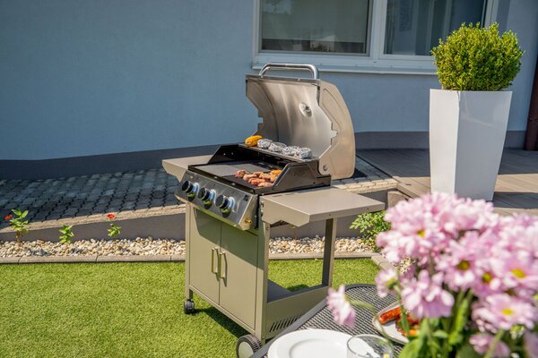Plynový gril OKLAHOMA BBQ, 3 hořáky, s redukčním ventilem, stříbrná Penta CZ
