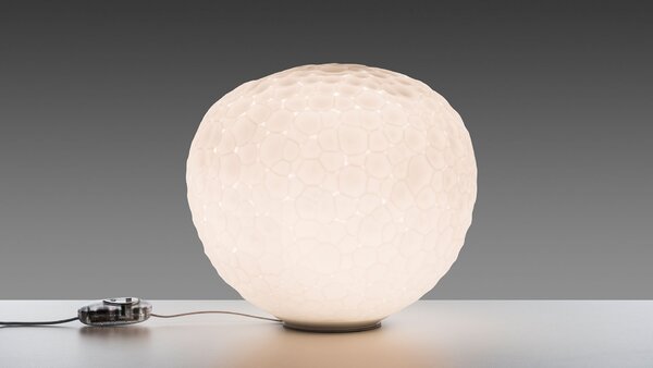 Artemide 1700010A Meteorite 35 table , stolní designová lampička z foukaného skla, 1x150W E27, prům. 35cm