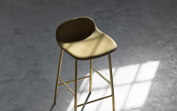Normann Copenhagen designové barové židle Form Barstool Wood (65 cm, černá, ořech)