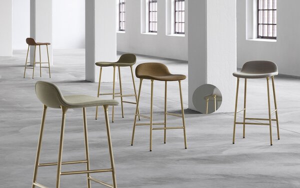 Normann Copenhagen designové barové židle Form Barstool Wood (65 cm, černá, ořech)