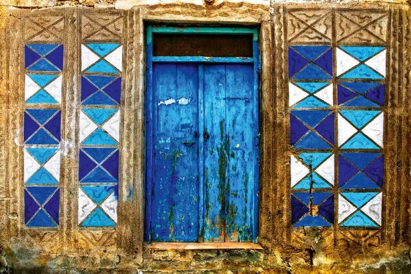 DIMEX | Vliesová fototapeta Rustikální dveře MS-5-0783 | 375 x 250 cm| modrá, bílá, hnědá