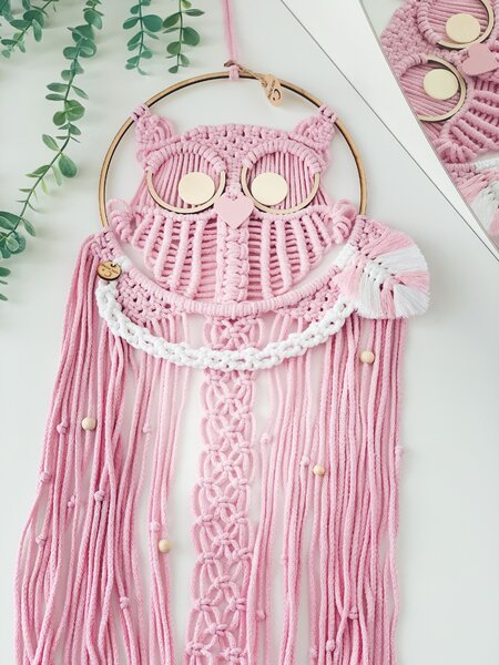 BRIMOON Sova macramé závěsná dekorace 66 x 28 cm Barva: Růžová