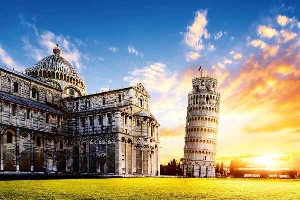 DIMEX | Vliesová fototapeta Piazza dei Miracoli, Itálie MS-5-1017 | 375 x 250 cm| zelená, modrá, bílá, béžová