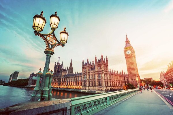 DIMEX | Vliesová fototapeta Westminster Bridge, Londýn MS-5-1033 | 375 x 250 cm| zelená, hnědá, šedá