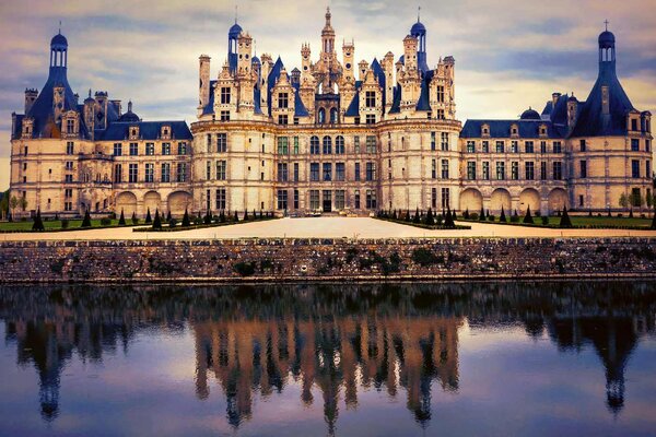 DIMEX | Vliesová fototapeta Chambord, údolí Loire MS-5-1081 | 375 x 250 cm| zelená, modrá, béžová, hnědá