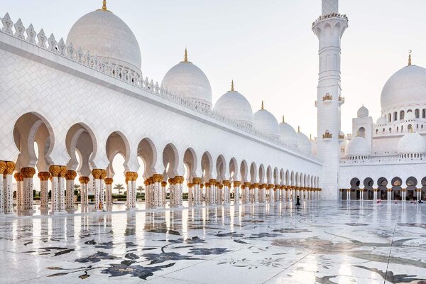 DIMEX | Vliesová fototapeta Velká mešita šejka Zayeda MS-5-1103 | 375 x 250 cm| bílá, šedá
