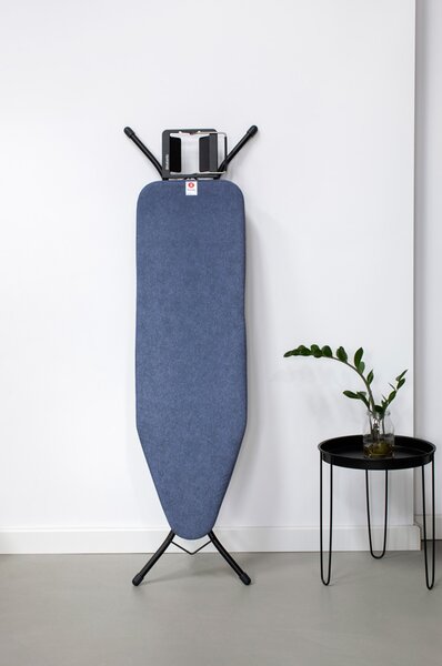 Brabantia žehlicí prkno B, 124x38cm,odkládací plocha pro žehličky, černý rám 22mm, Denim Blue
